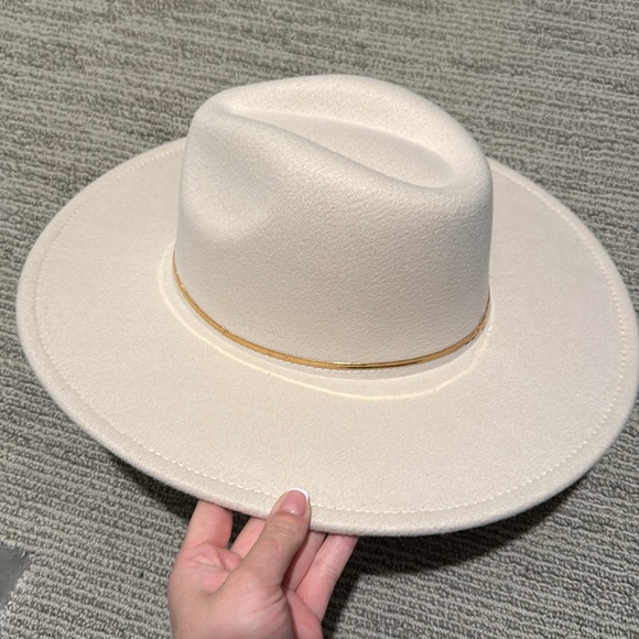 Women's Hat - Picture 3 of 4